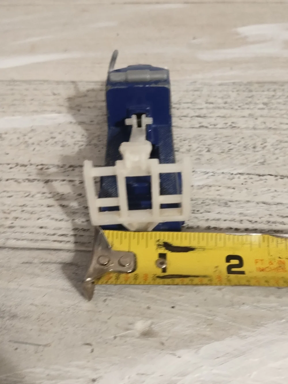 Vintage 1998 hot Wheels heavy duty tow truck diecast some scratches